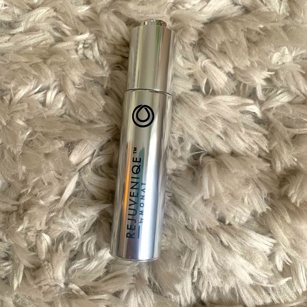 Monat rejuvenique oil